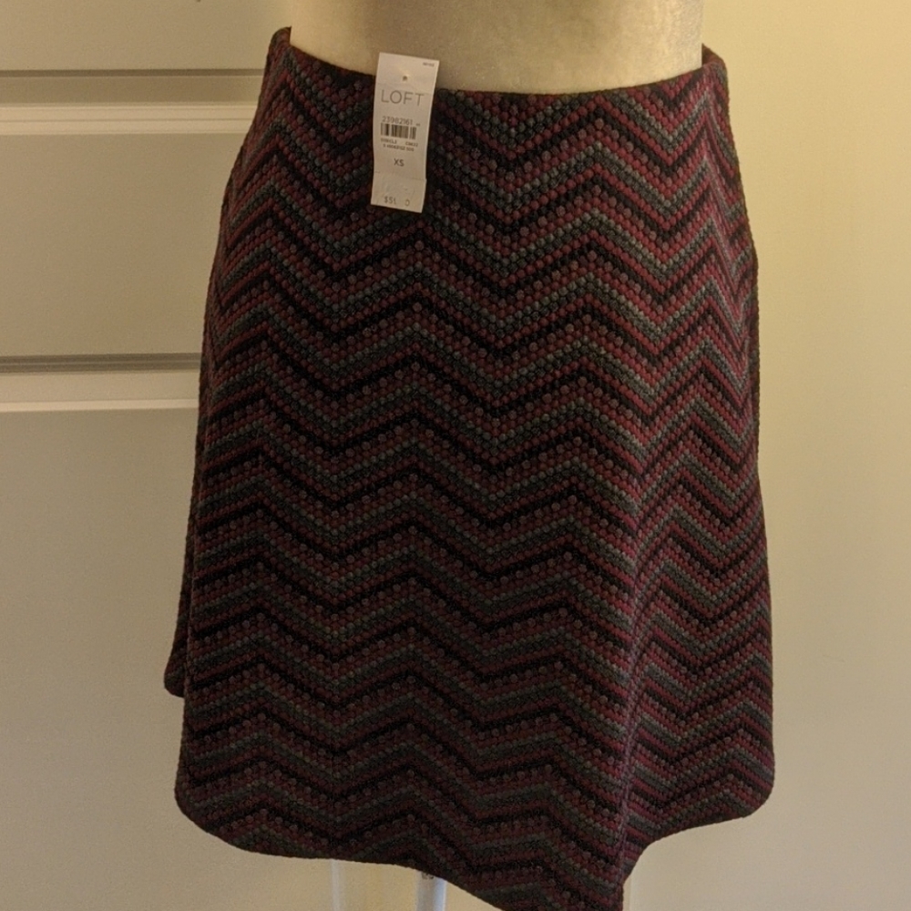 3/$33 - NWT Gray Burgundy Black Pattern Ann Taylor Skirt - Picture 4 of 6